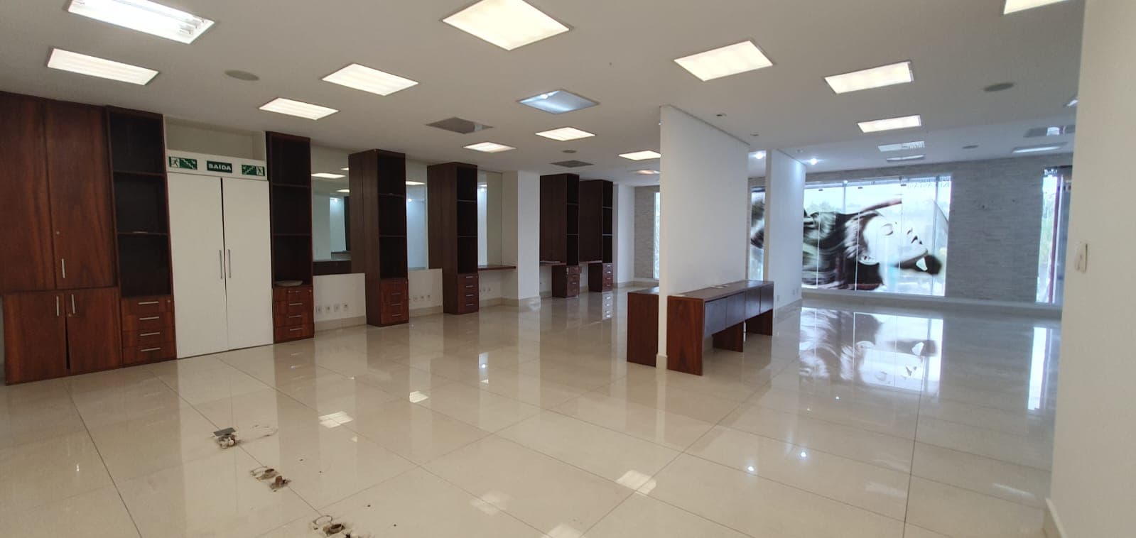 Salão Comercial em ALDEIA DA SERRA, foto 1 de 17