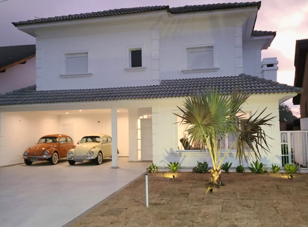 Casa em Condomínio de Luxo na Aldeia da Serra, Santana de Parnaíba-SP - 4 Quartos, 4 Suítes, 2 Salas - Venda ou Locação — foto 1 de 57