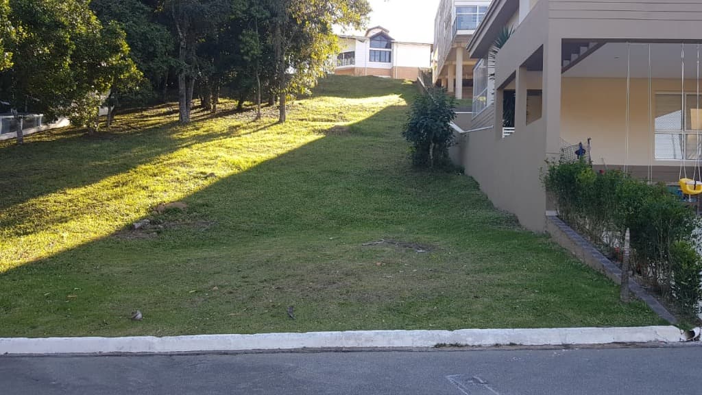 Terreno com 250 m² em Aldeia da Serra, Santana de Parnaíba — foto 1 de 4