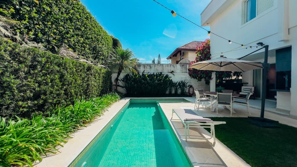 casa em condomínio na Aldeia da Serra, Santana de Parnaíba-SP: 4 quartos, 4 suítes, 2 salas, 7 banheiros, 4 vagas de garagem, 316m² de área. — foto 1 de 18
